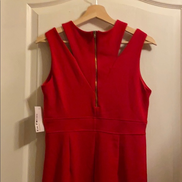 Red hot dress! - Picture 4 of 7